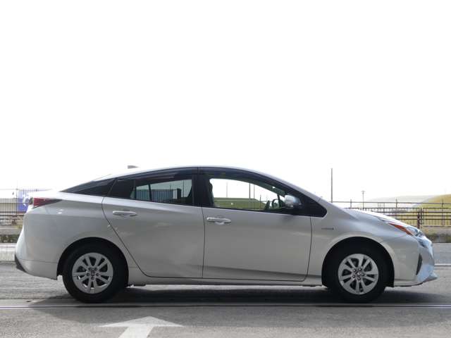 トヨタ プリウス