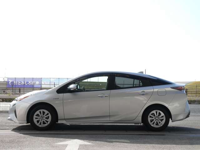 トヨタ プリウス