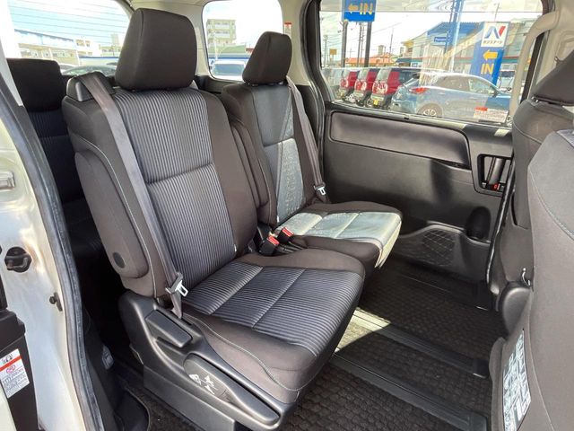 トヨタ ヴォクシー