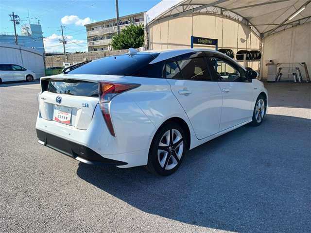 トヨタ プリウス