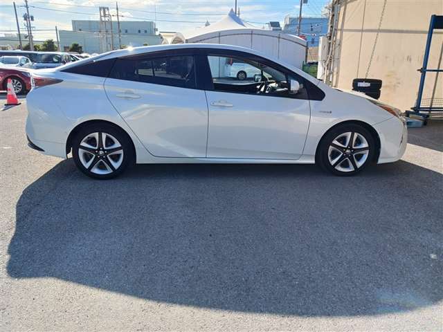 トヨタ プリウス