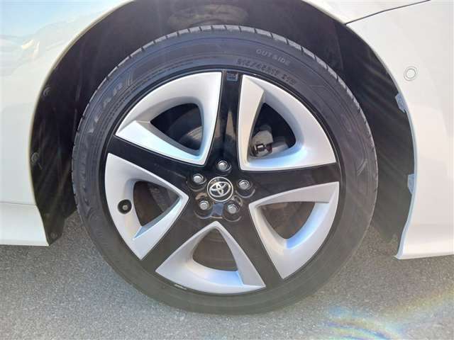 トヨタ プリウス