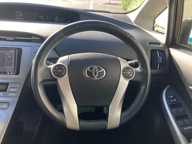 トヨタ プリウス