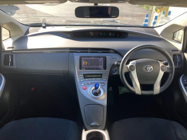トヨタ プリウス