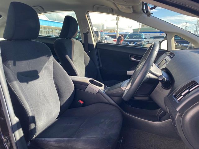 トヨタ プリウス