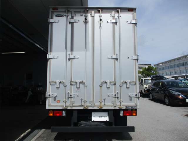 日産 アトラス