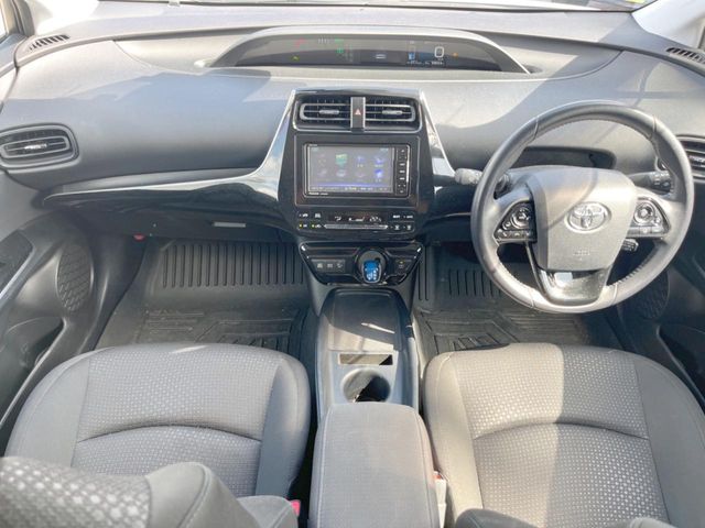 トヨタ プリウス