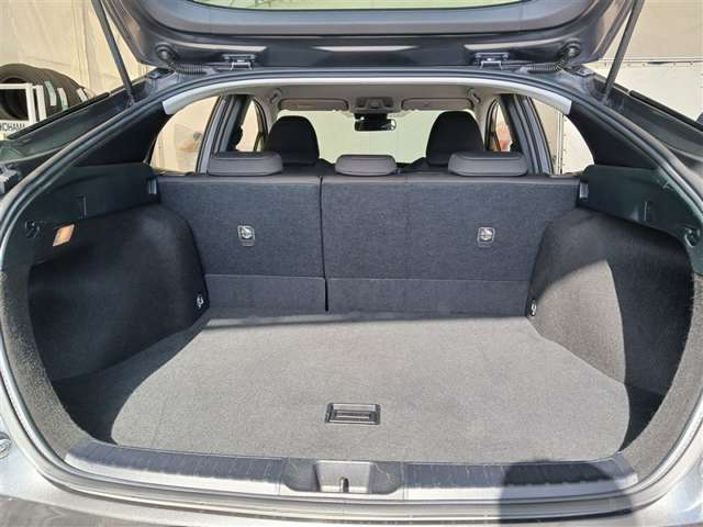 トヨタ プリウス