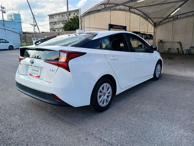 トヨタ プリウス