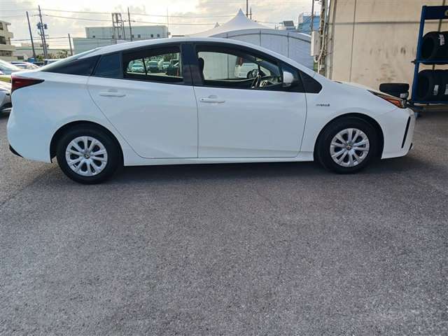 トヨタ プリウス