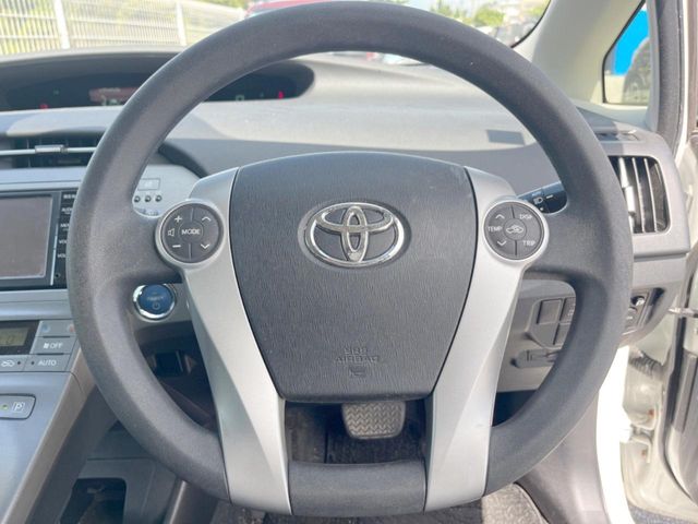 トヨタ プリウス