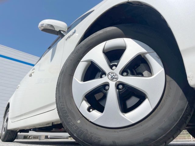 トヨタ プリウス