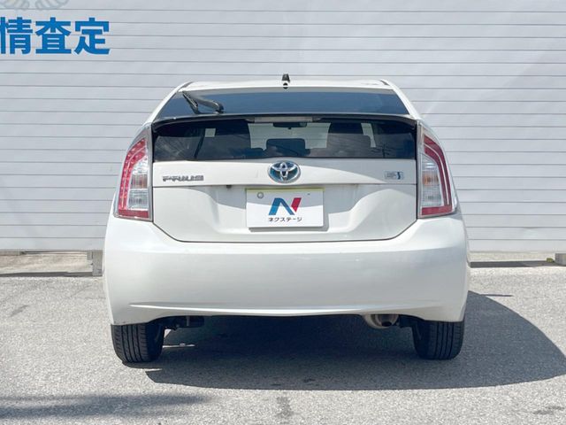 トヨタ プリウス