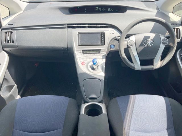 トヨタ プリウス