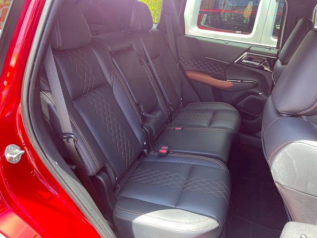 三菱 アウトランダー