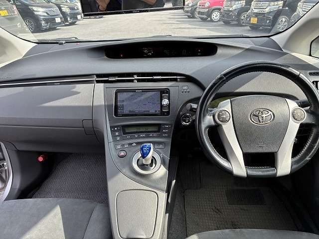 トヨタ プリウス