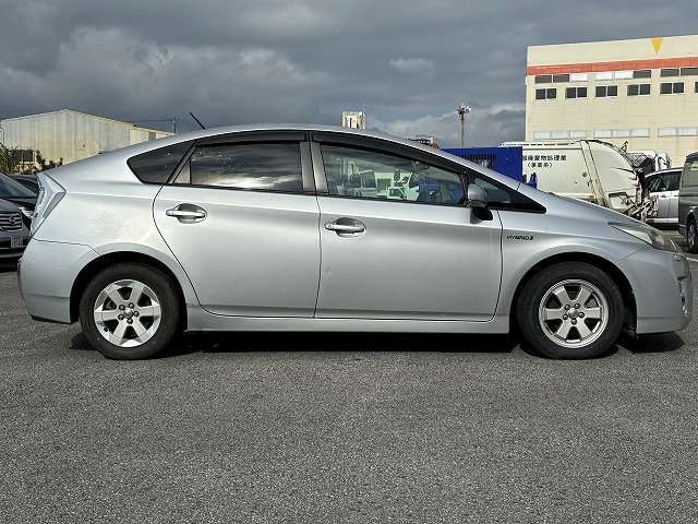 トヨタ プリウス