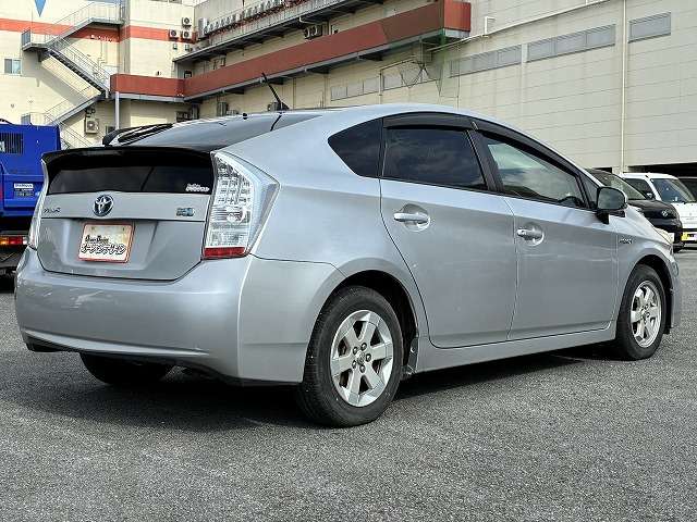 トヨタ プリウス