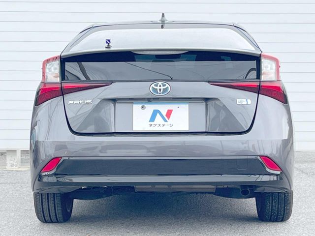 トヨタ プリウス