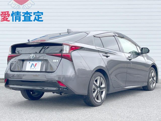 トヨタ プリウス