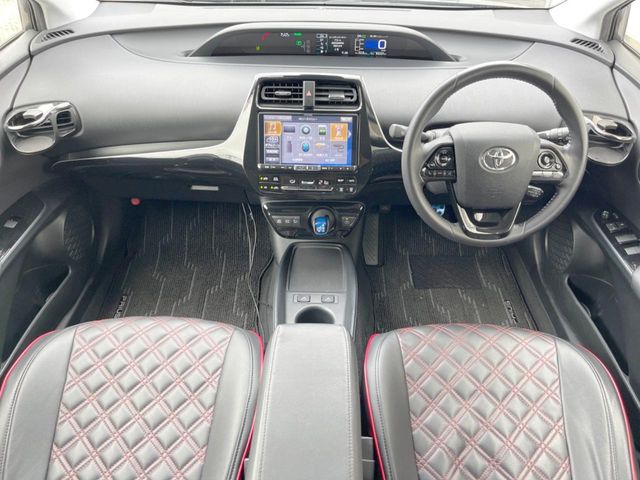 トヨタ プリウス