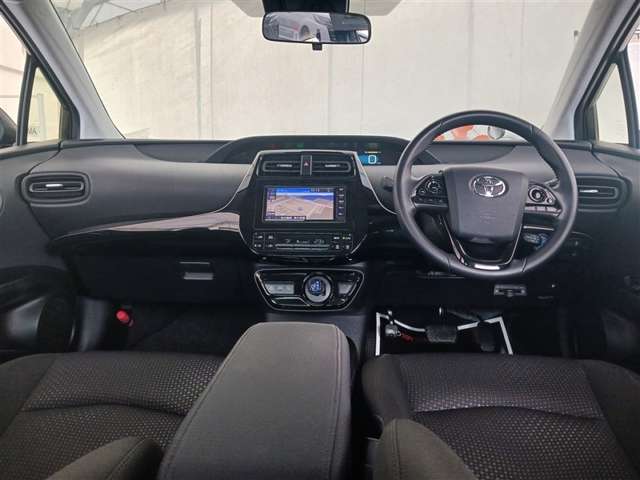 トヨタ プリウス