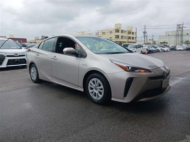 トヨタ プリウス