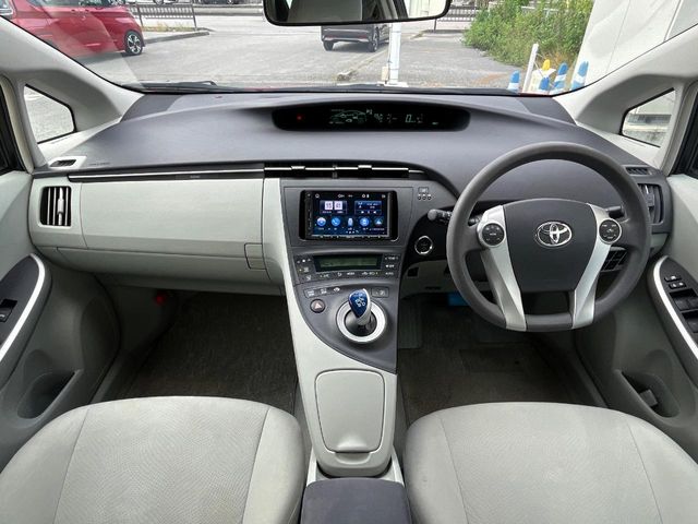 トヨタ プリウス