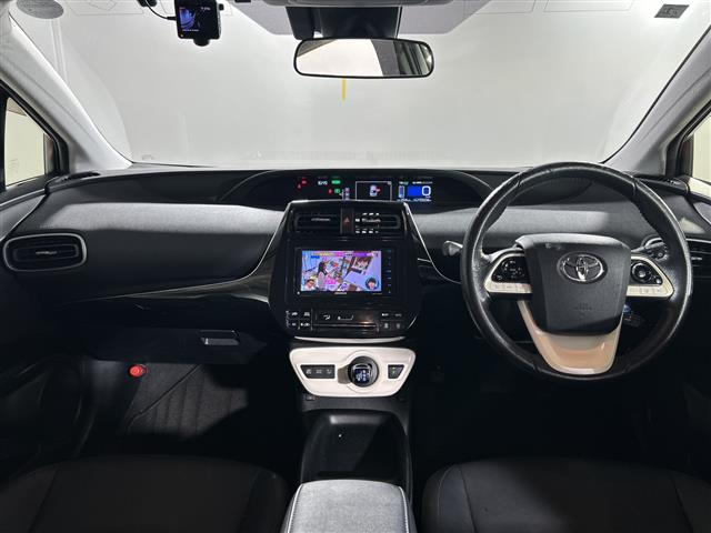 トヨタ プリウス