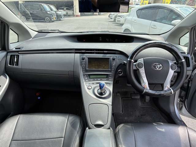 トヨタ プリウス