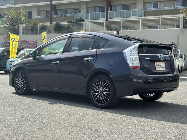トヨタ プリウス
