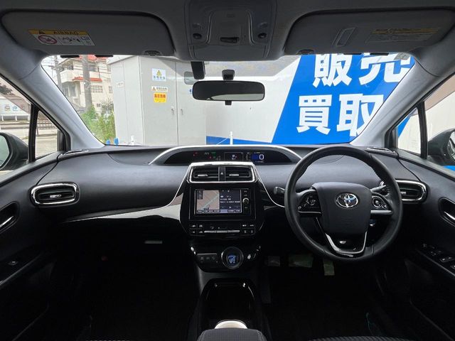 トヨタ プリウス