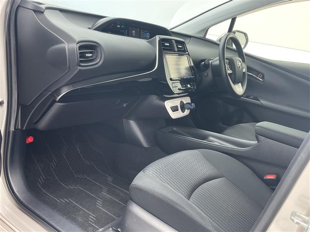 トヨタ プリウス