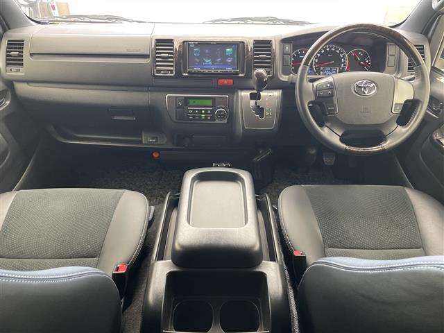 トヨタ ハイエースバン