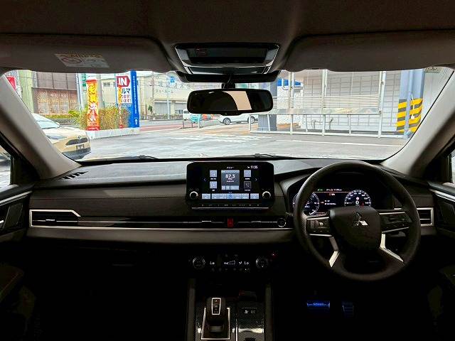 三菱 アウトランダー