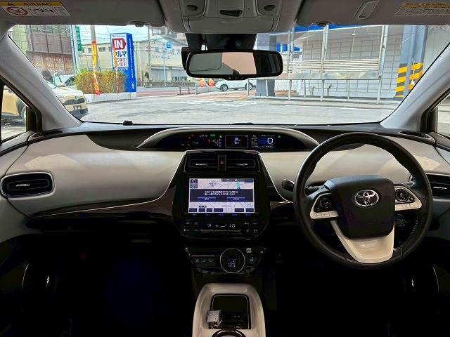 トヨタ プリウス