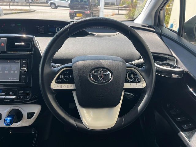 トヨタ プリウス