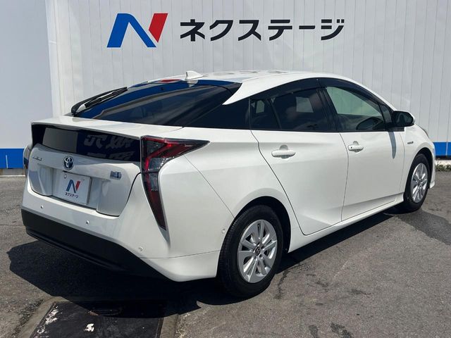 トヨタ プリウス