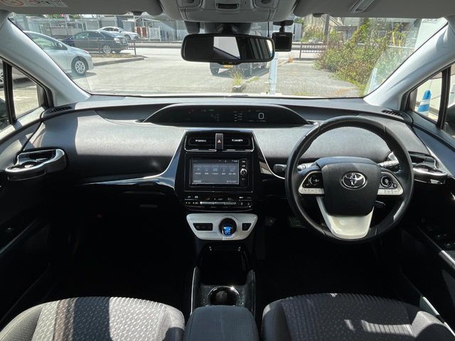 トヨタ プリウス