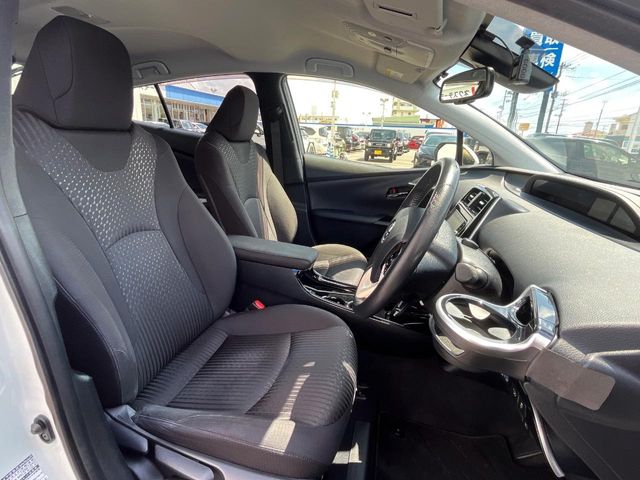 トヨタ プリウス