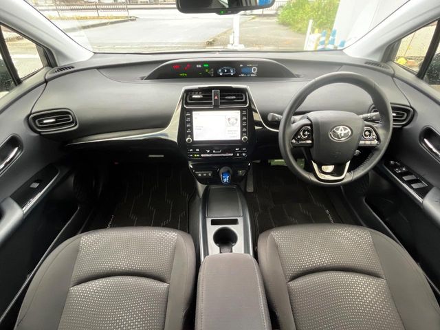 トヨタ プリウス