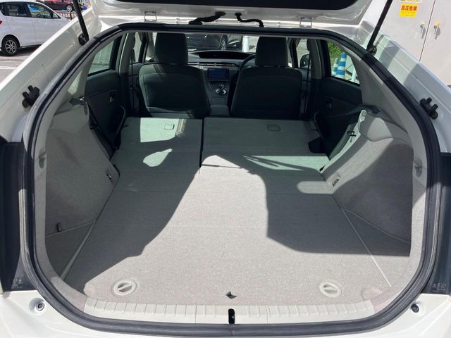 トヨタ プリウス