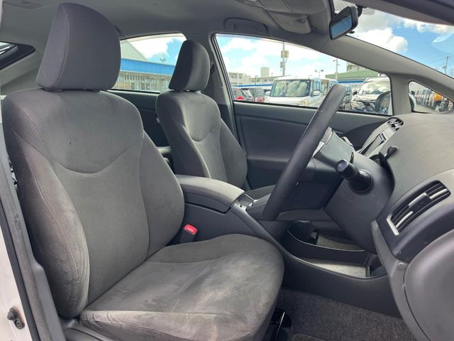 トヨタ プリウス