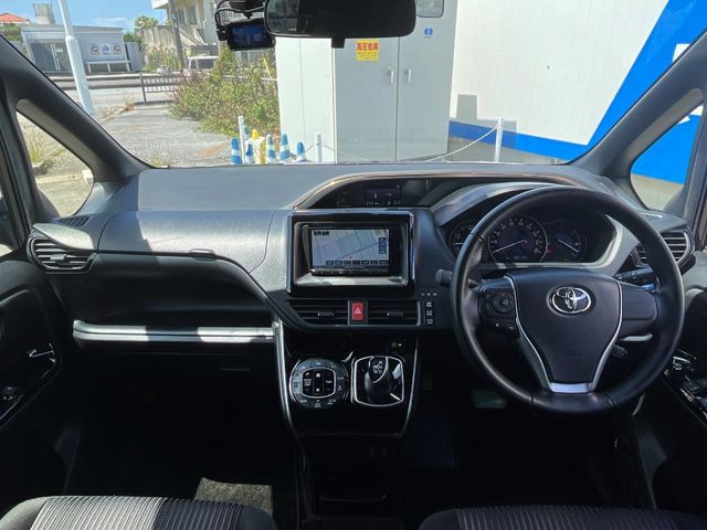 トヨタ ヴォクシー