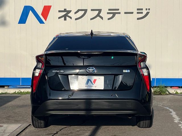 トヨタ プリウス