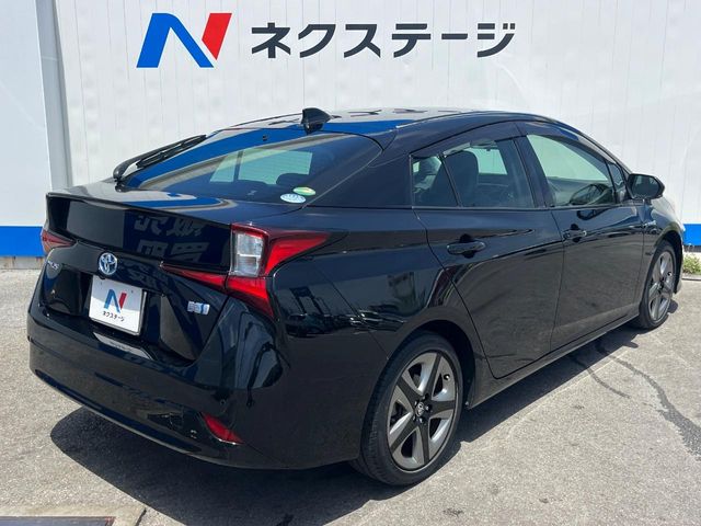 トヨタ プリウス