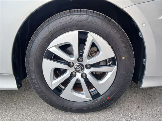 トヨタ プリウス