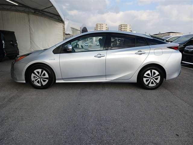 トヨタ プリウス