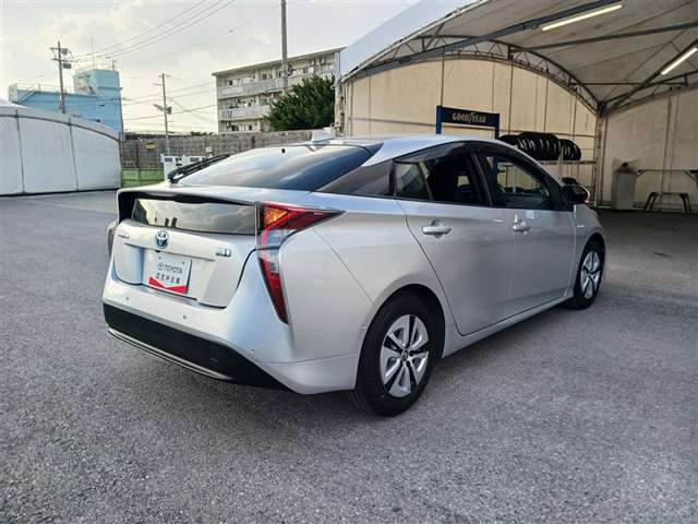 トヨタ プリウス