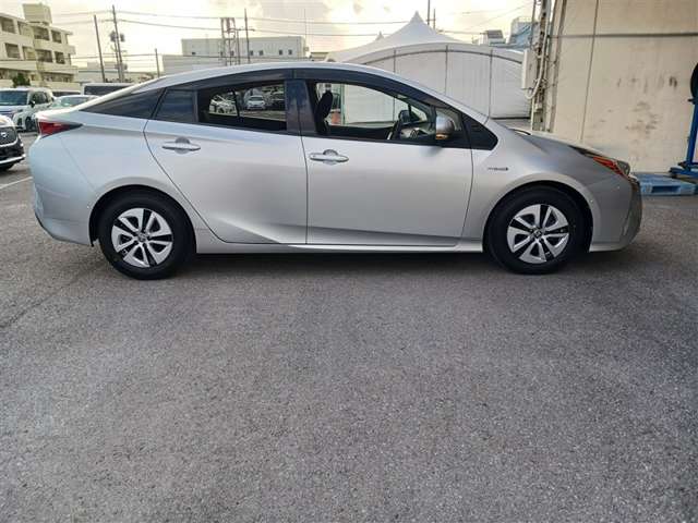 トヨタ プリウス